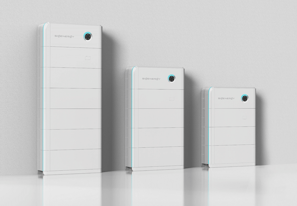 A line-up of Sigenergy systems in varying module sizes—ranging from low-profile stacks to full-capacity arrays—symbolizing a comprehensive energy ecosystem framework.